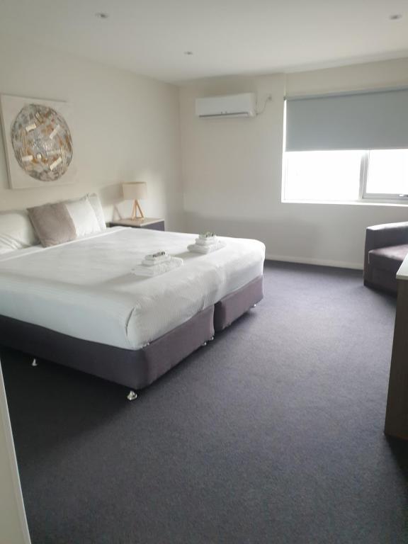 Carlton Suites, Goulburn