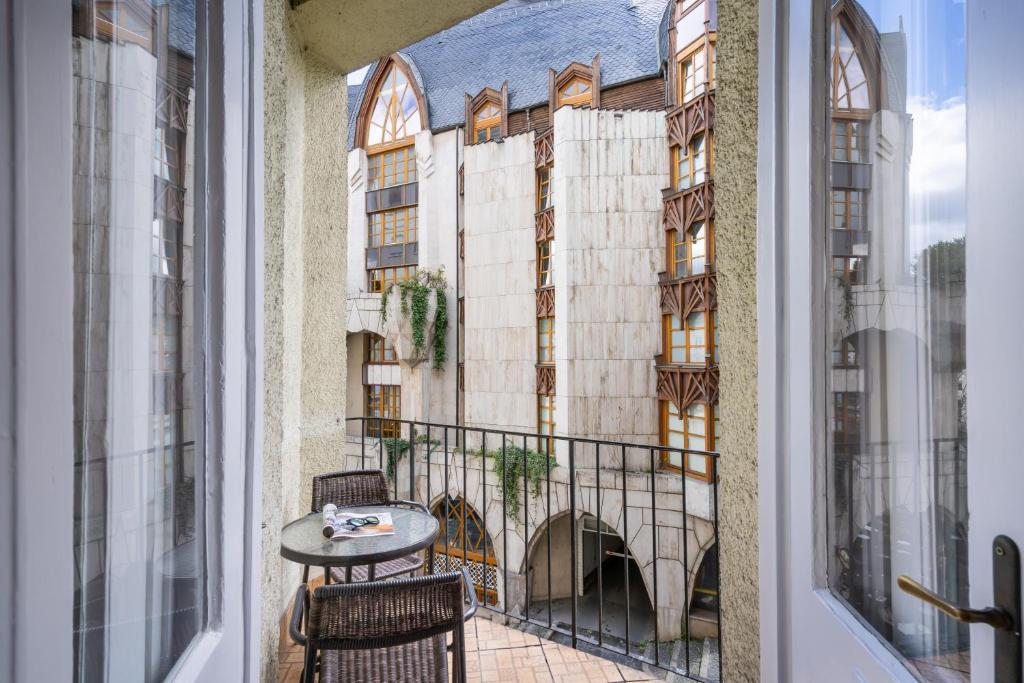 BPR - Swan Apartment near the Buda Castle photo