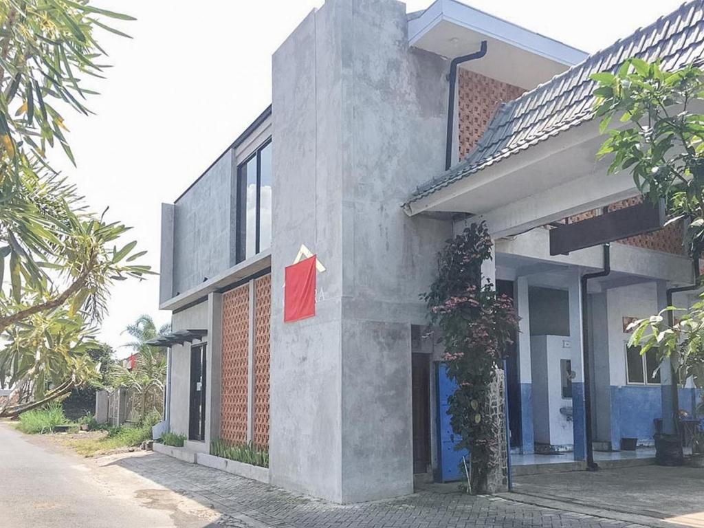 RedDoorz near Wisata Paribendo Lawang