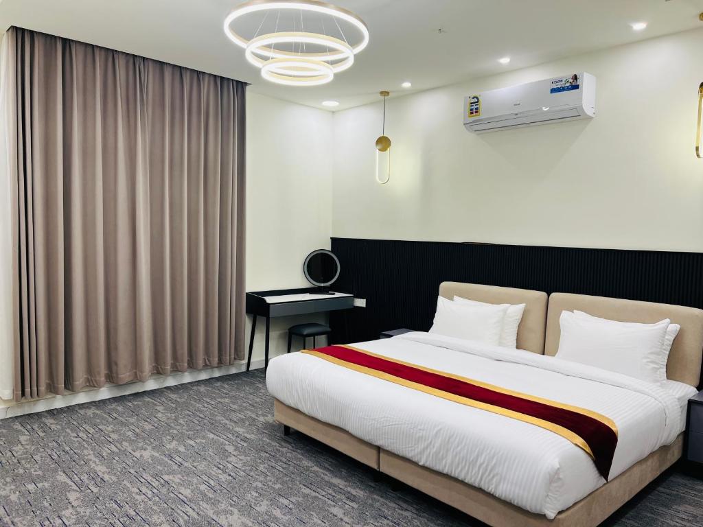 Falcon Grand Hotel — Hotel in Sur