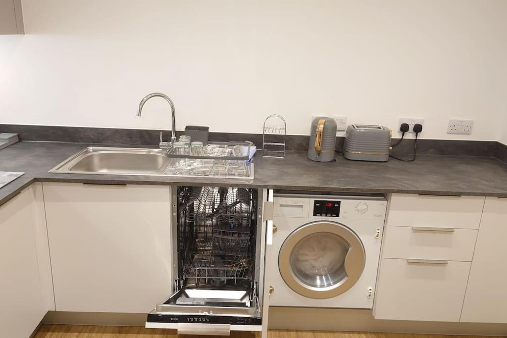 Treasured 1 Bedroom Jewellery Quarter Apartment photo