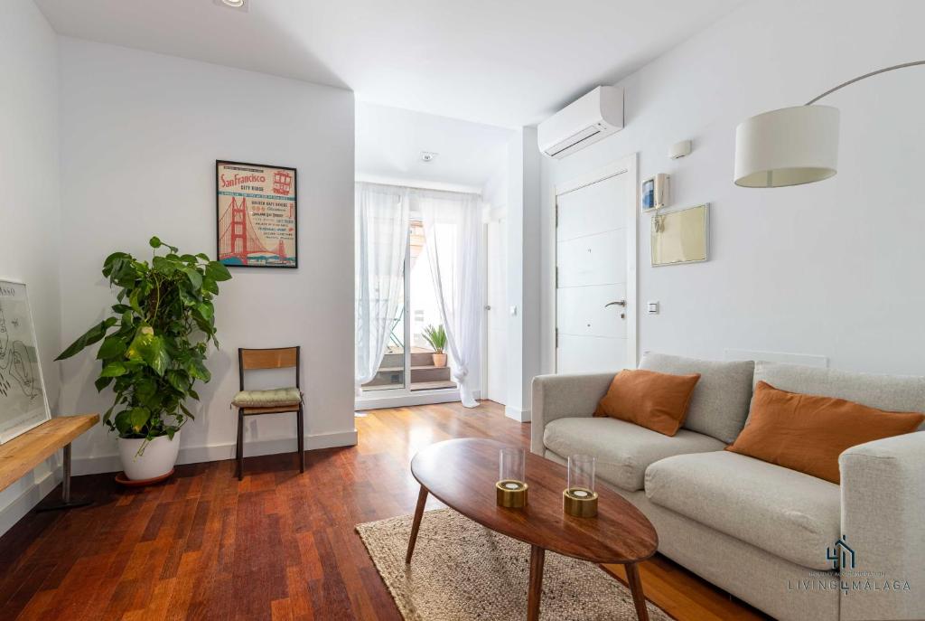 Living4Malaga Suite Flamingo Apartment, Malaga