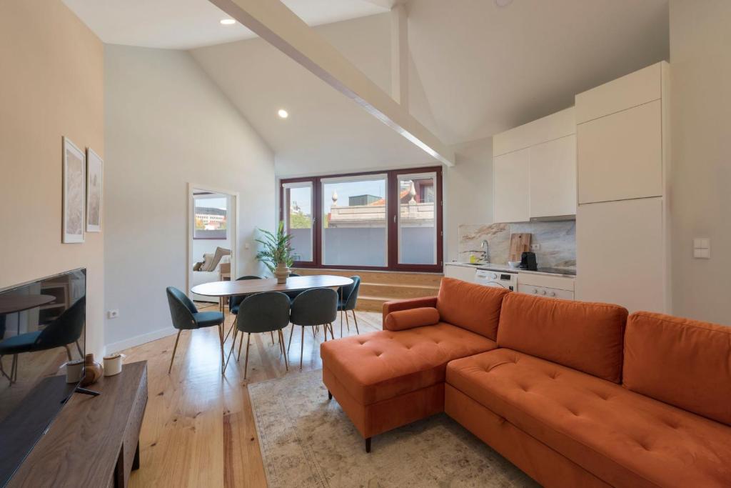 Central Superb Flat w/ AC & Balcony by LovelyStay, Porto