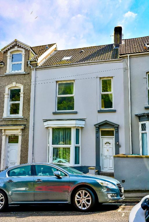Captivating 3-Bed house in Swansea Town center