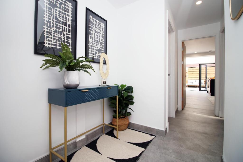 NEW Spacious 2 Bed Getaway - Private Courtyard! - Underfloor Heating, Cardiff