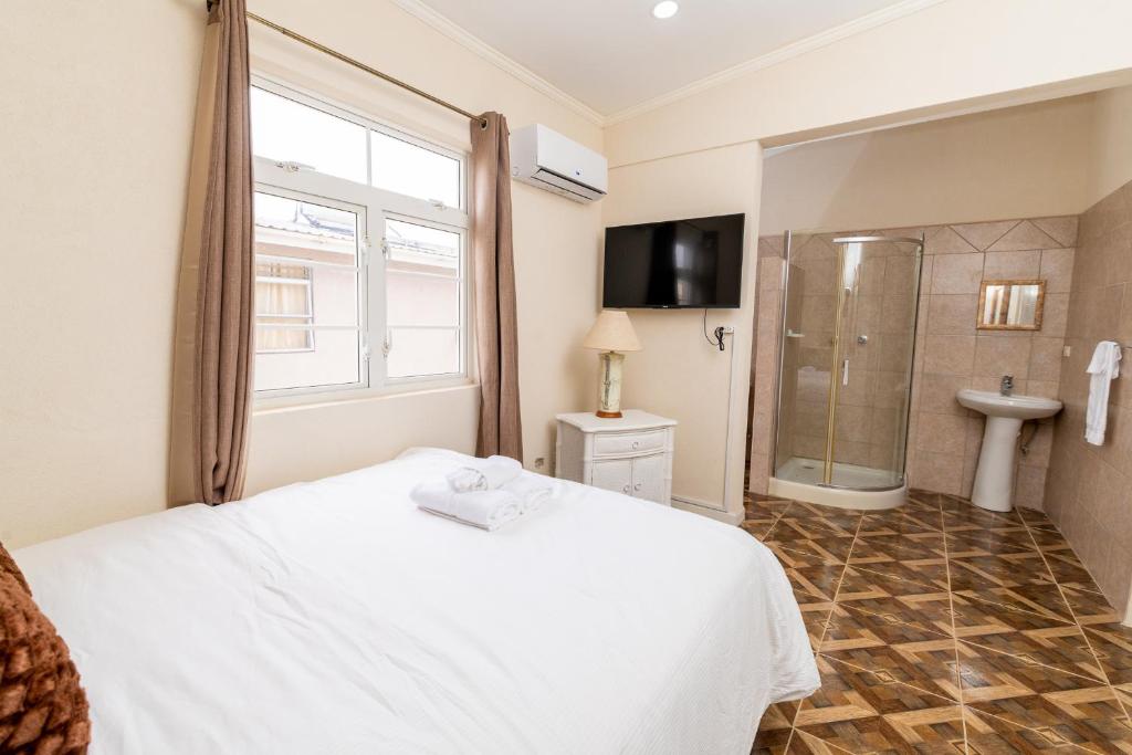 Mariner Suites photo