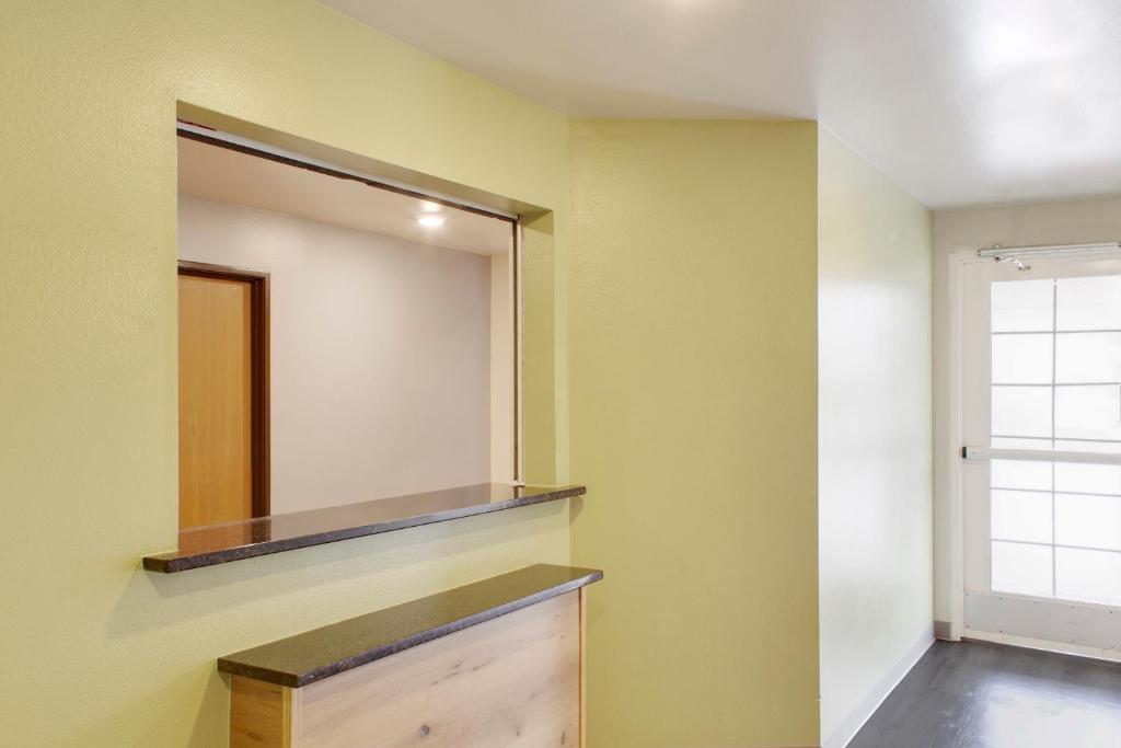 WoodSpring Suites Houston Willowbrook photo