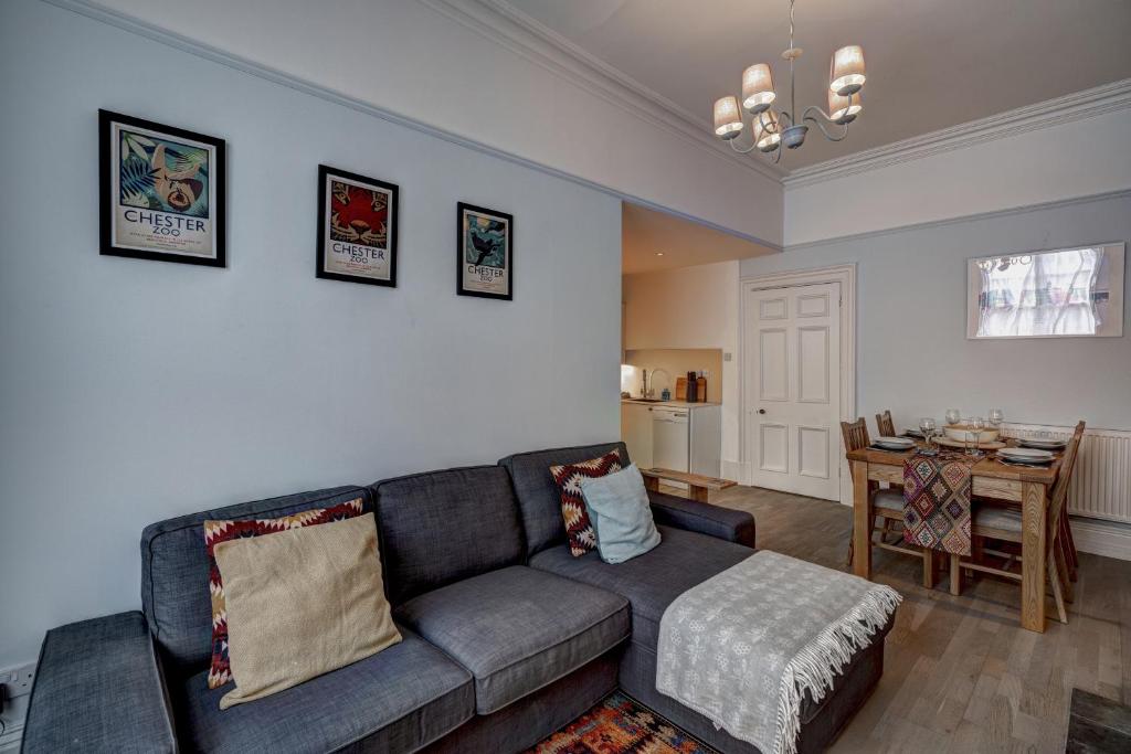 NEW Grade 2 historic flat in the heart of Chester photo