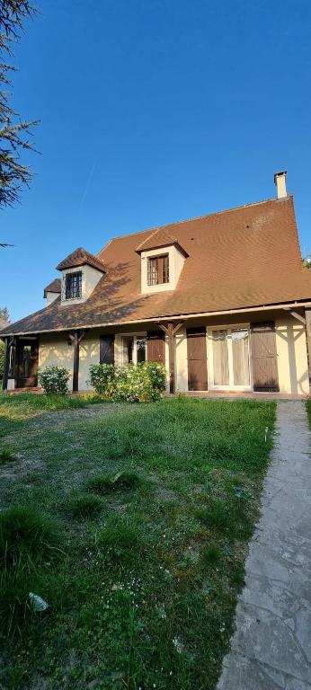 La Villa Jacuzzi et Cinéma "LES 300" à 15 min de Paris JO 2024 et du Stade de France TARIFS PRIVILEGES SEMAINE OU MOIS DISPONIBLE
