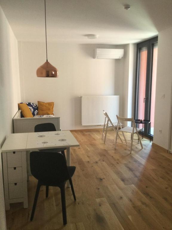 Lovely studio appartment with patio near the sea, Koper