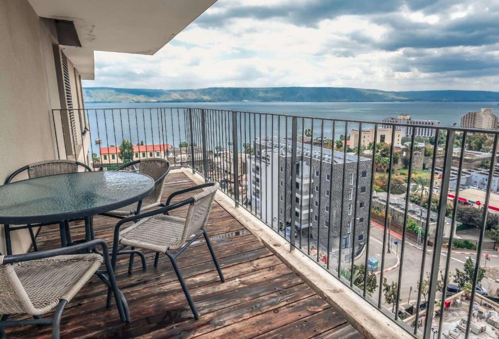 YalaRent Migdalor Apartments with Sea Views — Hotel in Tiberias