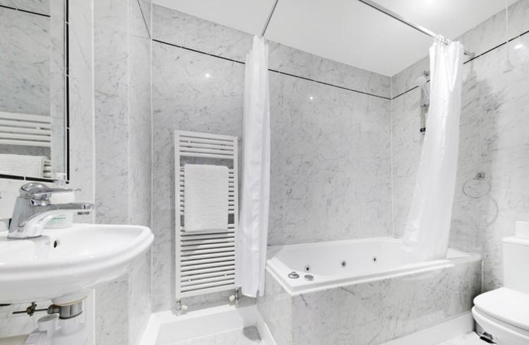 Stunning Kensington apartment photo