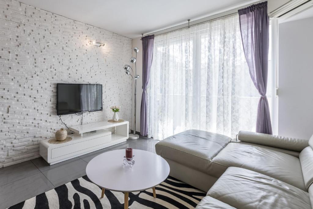 First choice apartment 전경