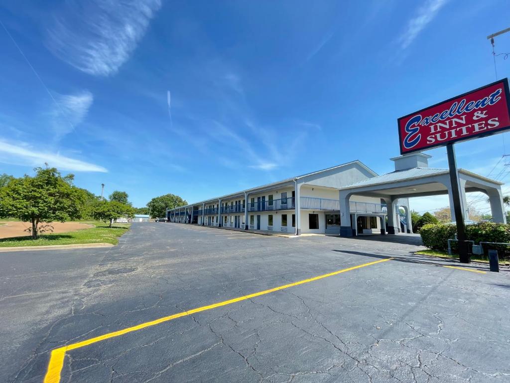 Excellent Inn & Suites photo