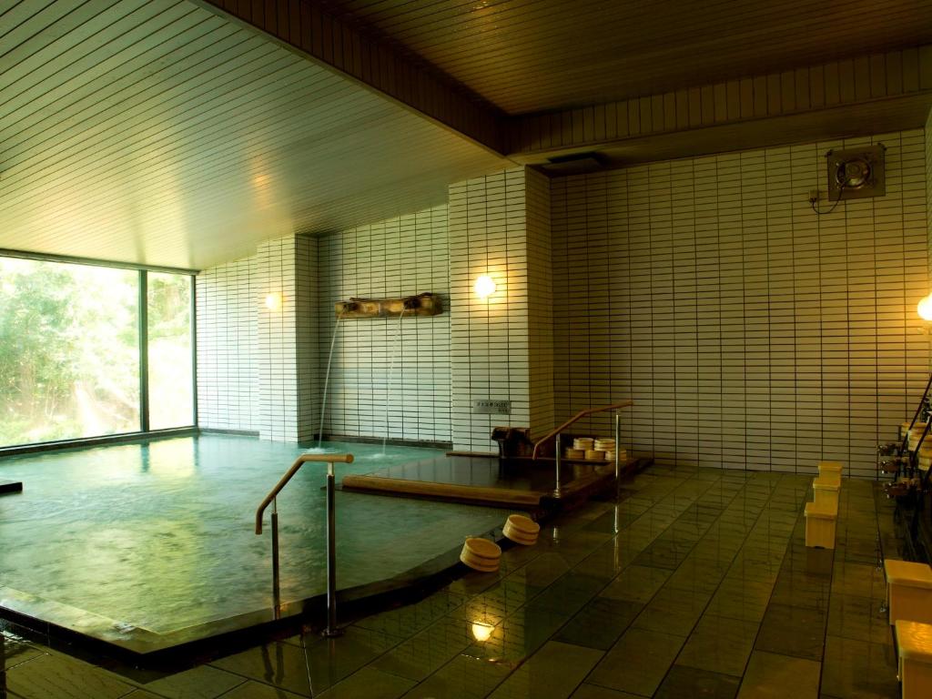 Hot spring bath