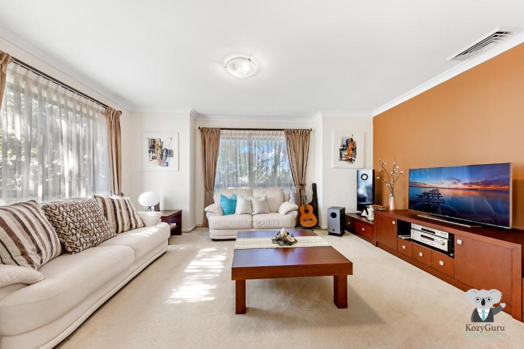 KOZYGURU | Westleigh | Spacious Home with 4 Beds, Thornleigh