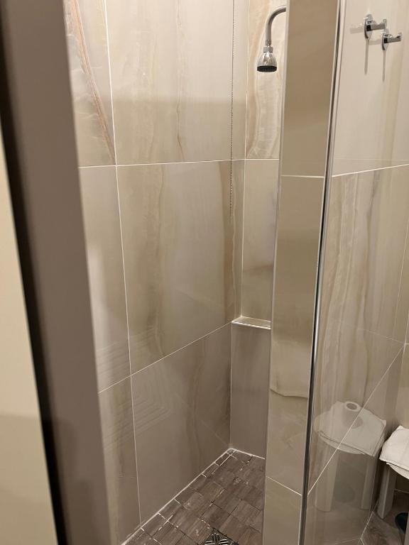 Hotel Iris photo