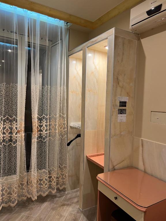 Hotel Iris photo