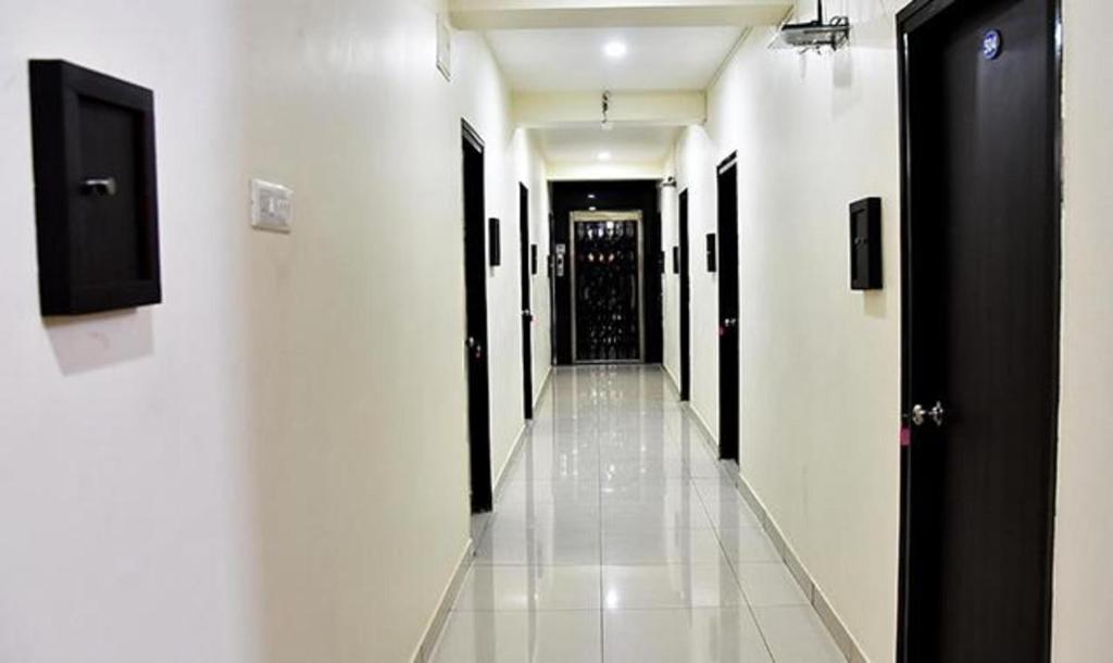 FabHotel Eminent Suites photo