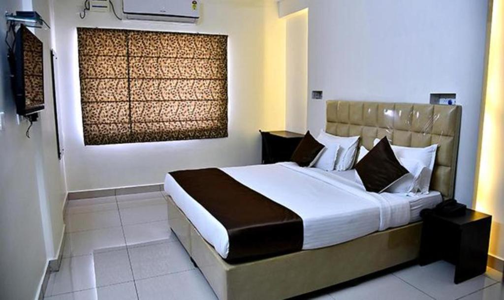 FabHotel Eminent Suites photo