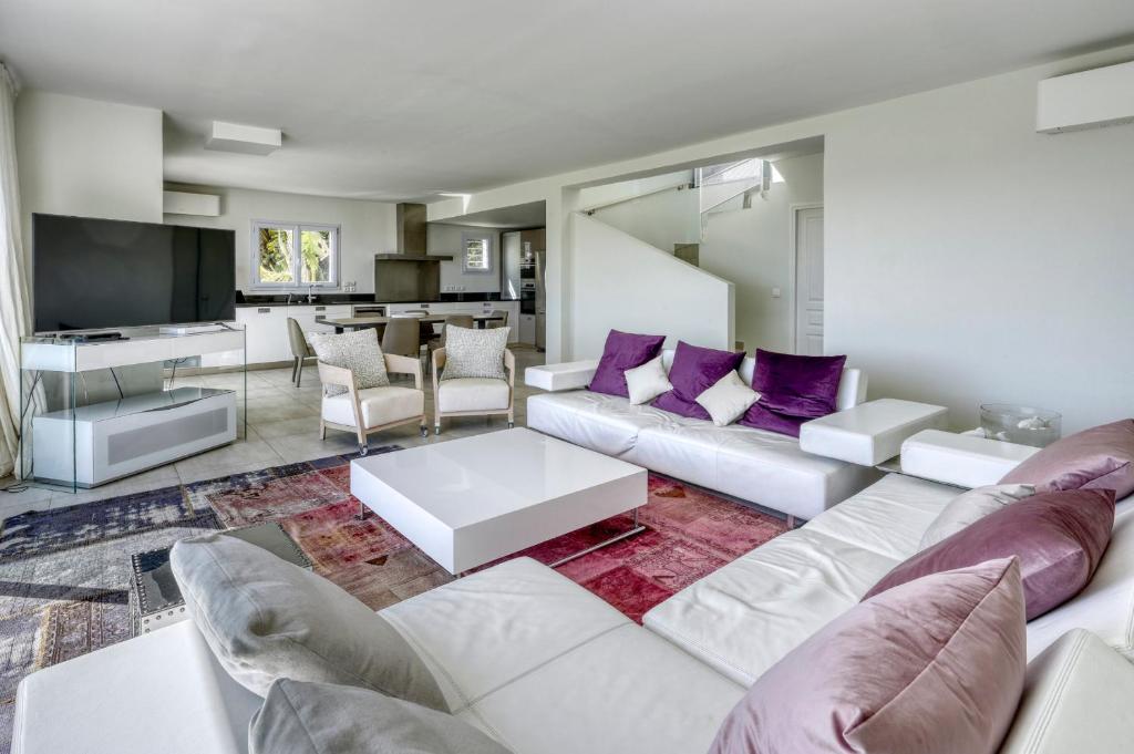 Magnificent Contemporary 5-Star Villa with Sea View and heated Swimming Pool, near Saint Tropez - 3