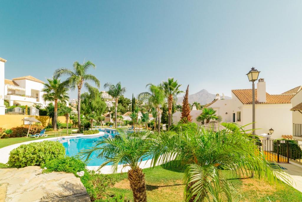Cozy 2 Bedroom Apartment in Nueva Andalucia - 2