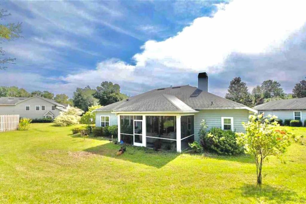 Gorgeous 4BR Home - University of Florida, Springs, Sleeps 15