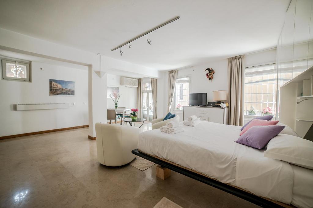 Gondola Rosa, incantevole vista sul canale, Benátky