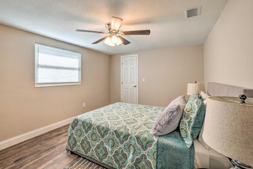 Beautiful Holiday Home with Dock and Furnished Lanai!