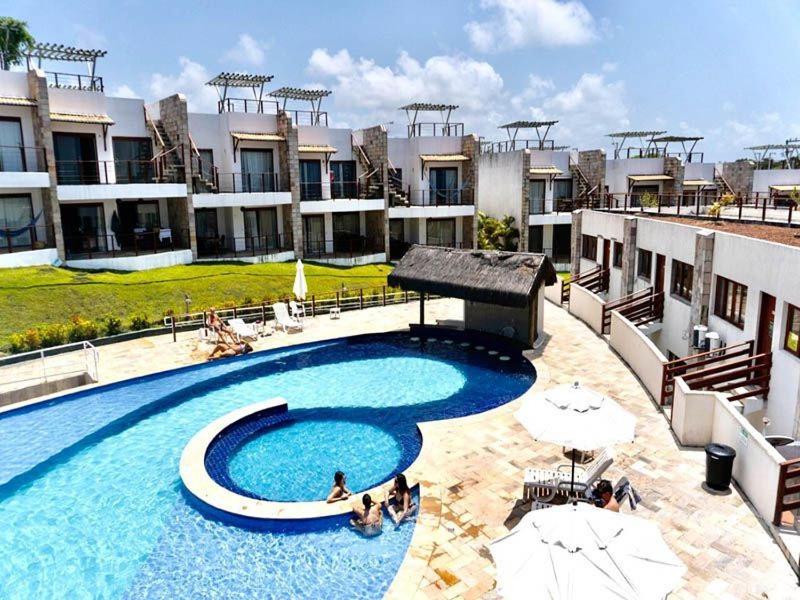 APARTAMENTOS NO CONDOMÍNIO BRISAS DO AMOR