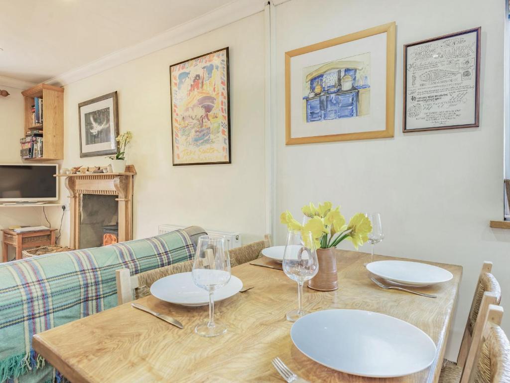 Laburnham Cottage photo 8