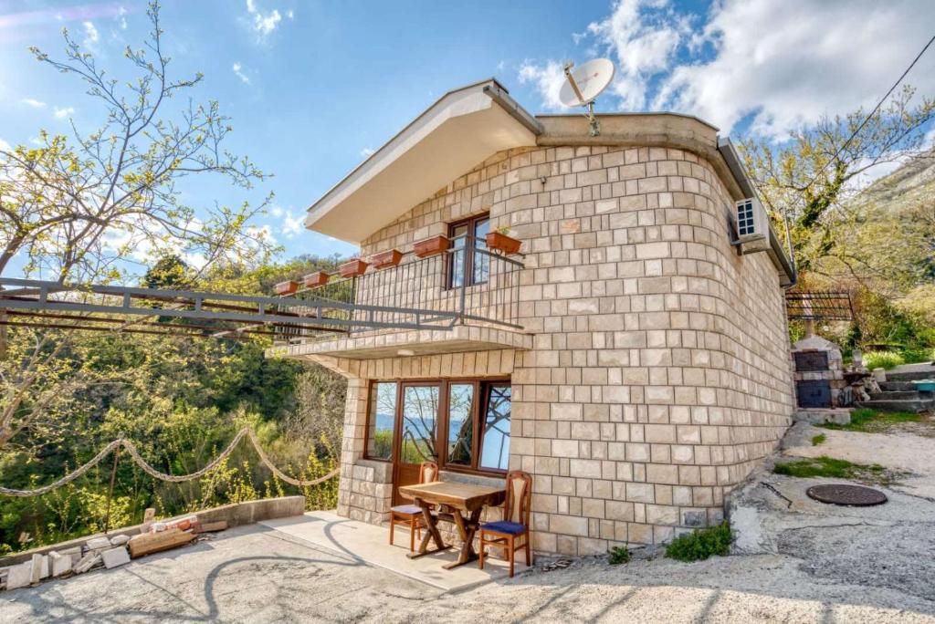 SAVOVIC_LUX, Petrovac na Moru