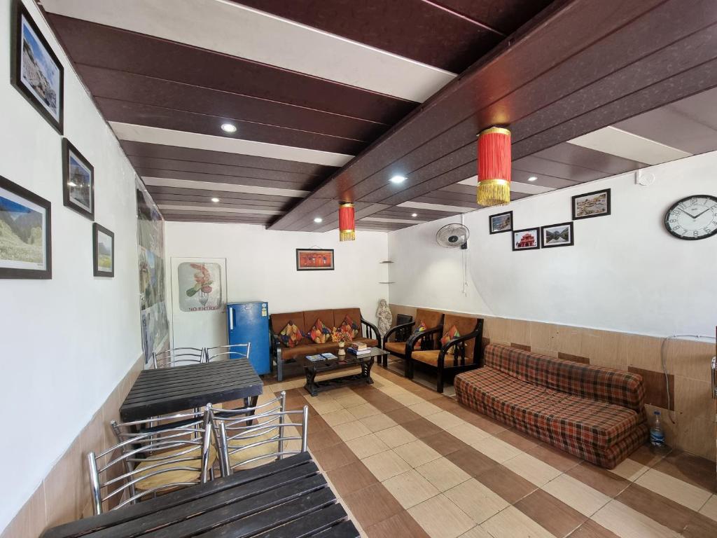 Hotel Avi Inn Dalhousie photo