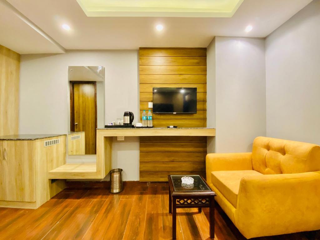 Shared lounge/TV area