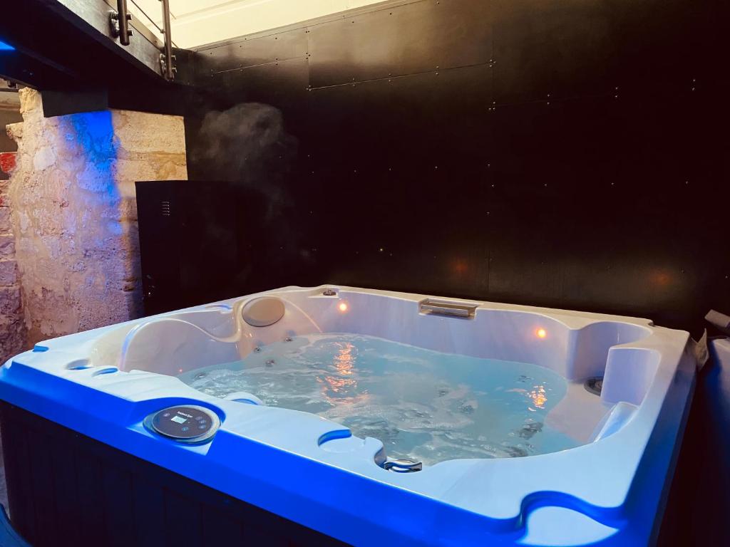 Mieuxqualhotel jacuzzi privatif La retro - 4