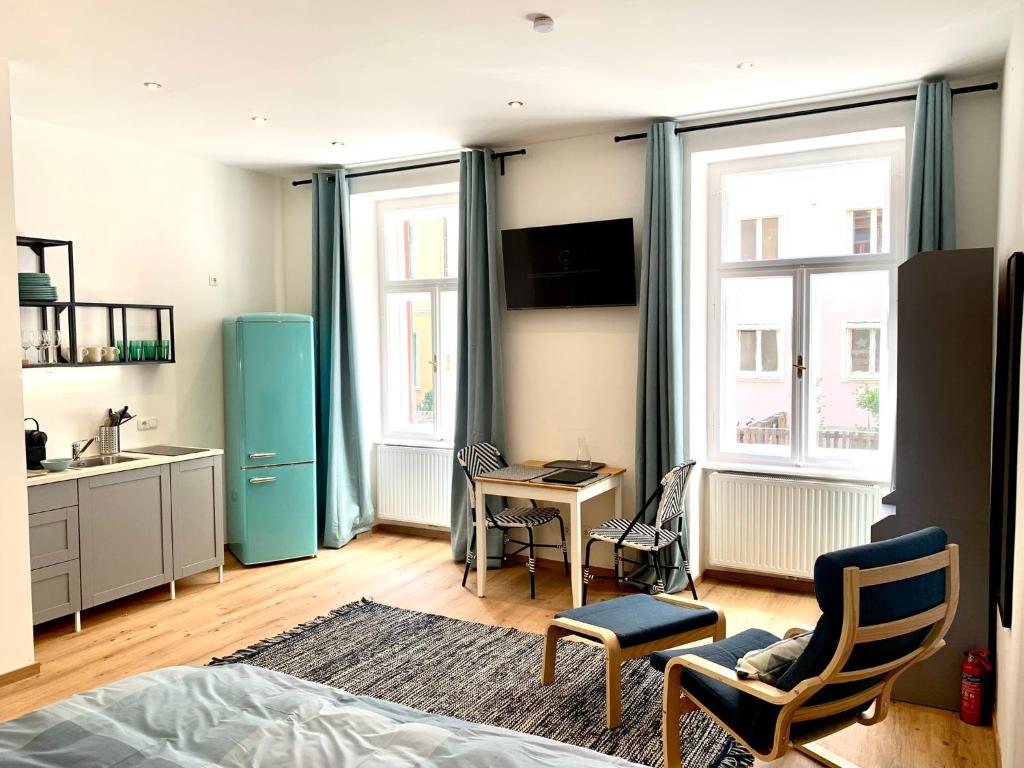 Vintage Chic Studio - by Nahuen Suites - 2