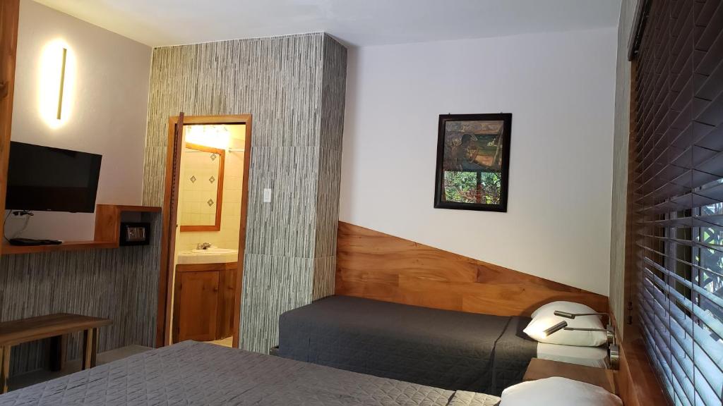 Sunrise Club Hotel — Hotel rooms in Negril