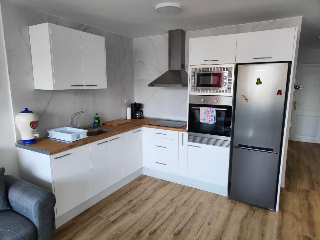 Residencial Los Molinos con piscina, TV internacional y Wifi - 4