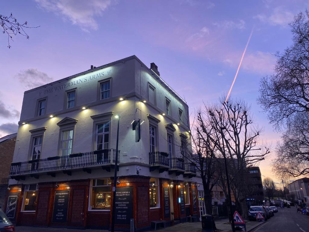 The Waterman's Arms photo