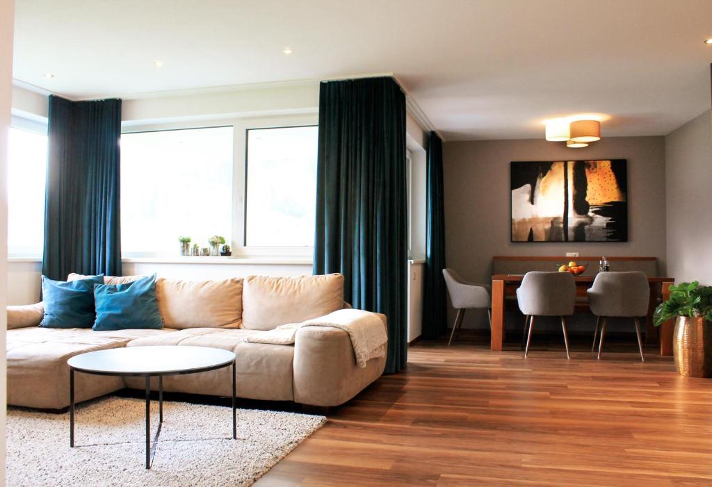 TheView Ahorn, Fügen