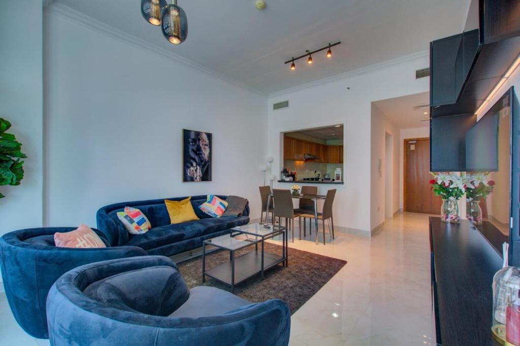 Redmenn 1 bedroom king suite apartment — Hotel in Dubai