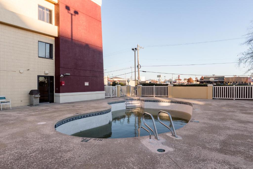 スイミングプール