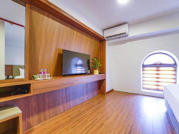Gia Ninh Hotel Ha Long photo