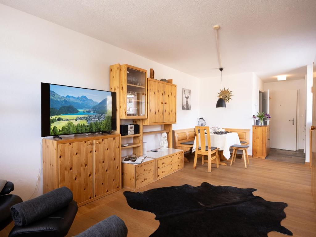 Apartment Chesa Corvatsch 211 - Champfer by Interhome - 2