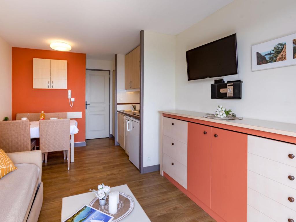 Apartment Le Village - C4319 by Interhome - 4