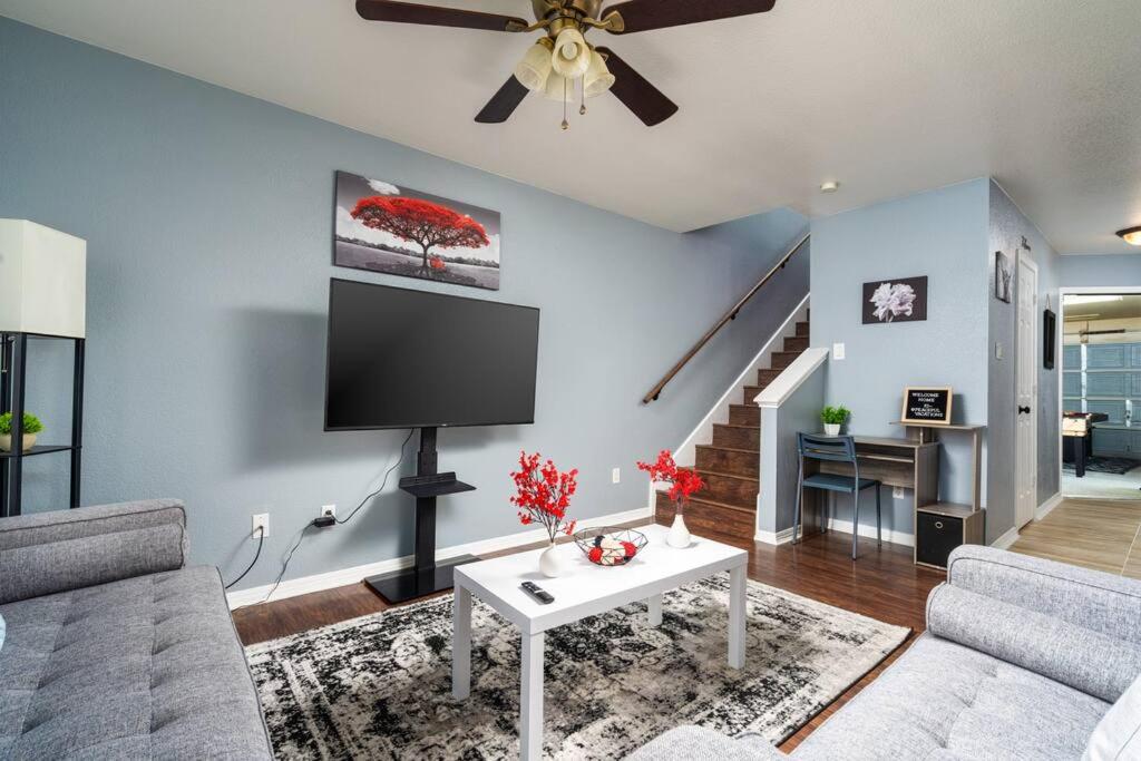 Elegant/4miles to Downtown/Gameroom &amp; Firepit — Hotel in Austin (TX)
