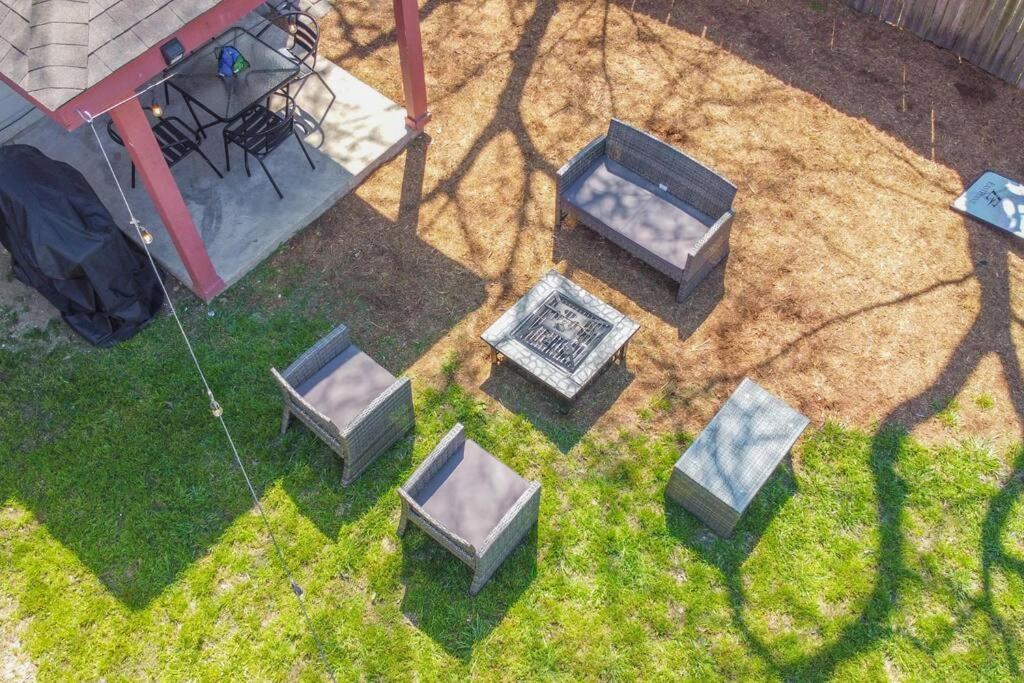 Elegant/4miles to Downtown/Gameroom & Firepit photo