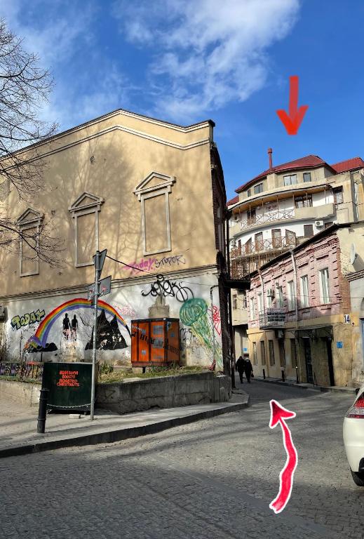 Tea’s Condo in the Heart of Tbilisi (3) photo
