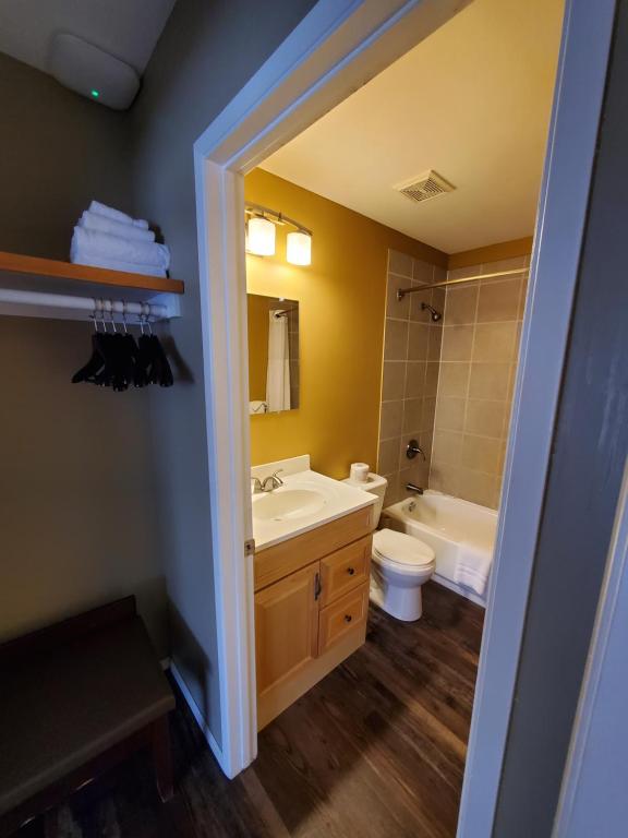 Alpine Inn & Suites photo