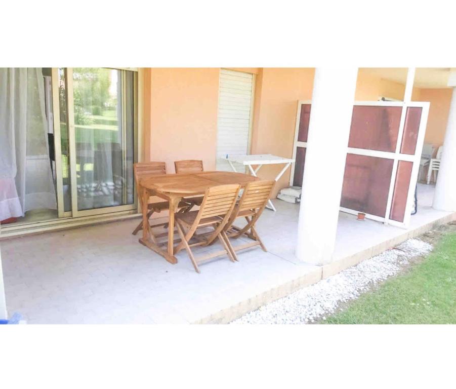 T2 A/C côte d'Azur, piscine, plage á 350m, WIFI - 5